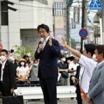 最終盤の参院選に冷や水、安倍元首相銃撃事件、各党が遊説や街宣活動中止、「当選万歳」も自粛へ…